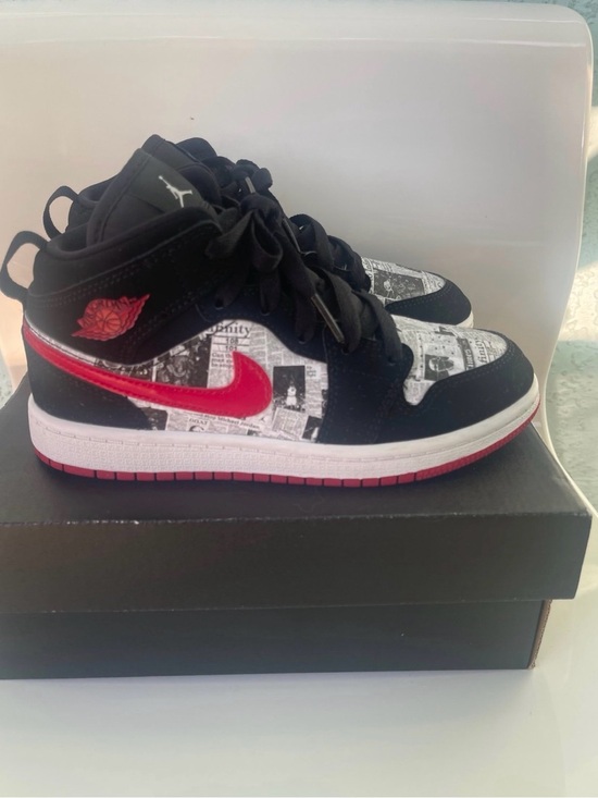 Jordan Kids Black Sneakers with White Newspaper-Print Toe